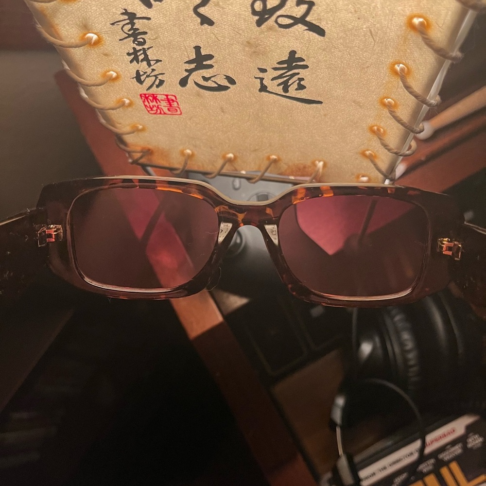 Women's tortoise symbole sunglasses #sunglasses prada